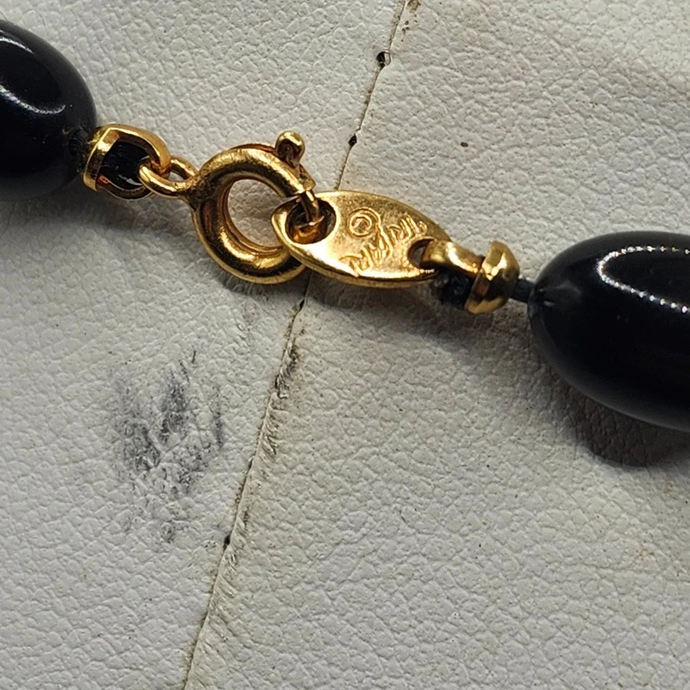 Trifari Vintage Black Oval Bead Knotted Necklace Gold Tone Spring Ring Clasp - Picture 7 of 8